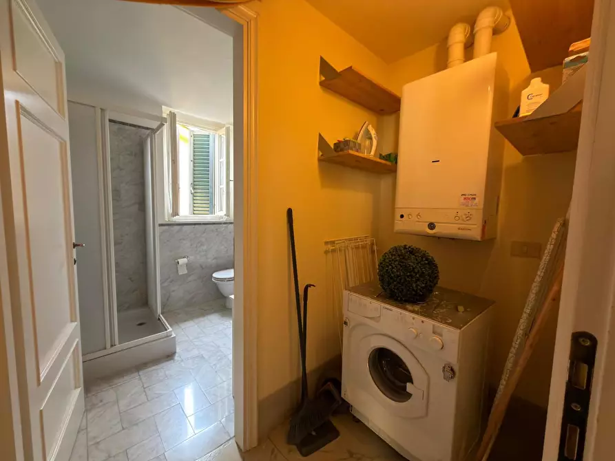 Immagine 23 di Appartamento in affitto  a Lucca