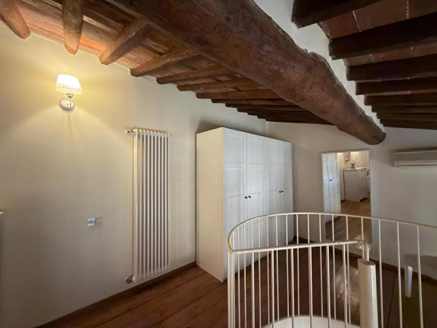 Immagine 17 di Appartamento in affitto  a Lucca