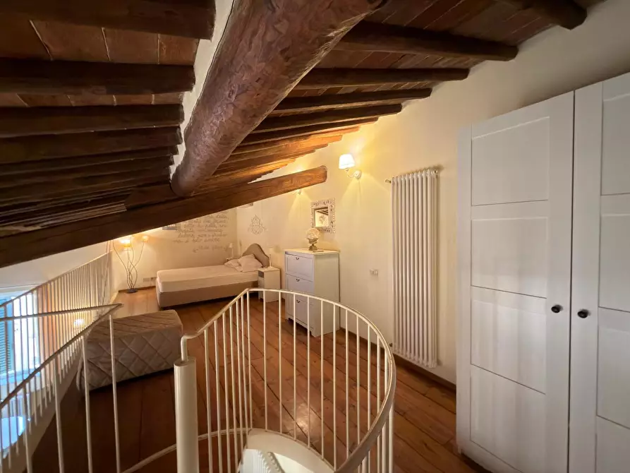 Immagine 14 di Appartamento in affitto  a Lucca