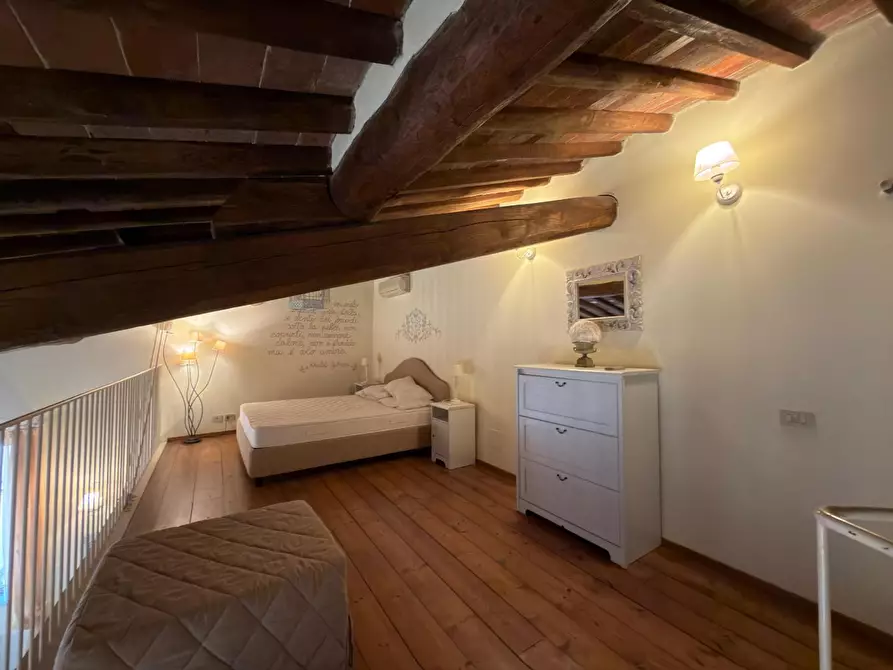 Immagine 18 di Appartamento in affitto  a Lucca