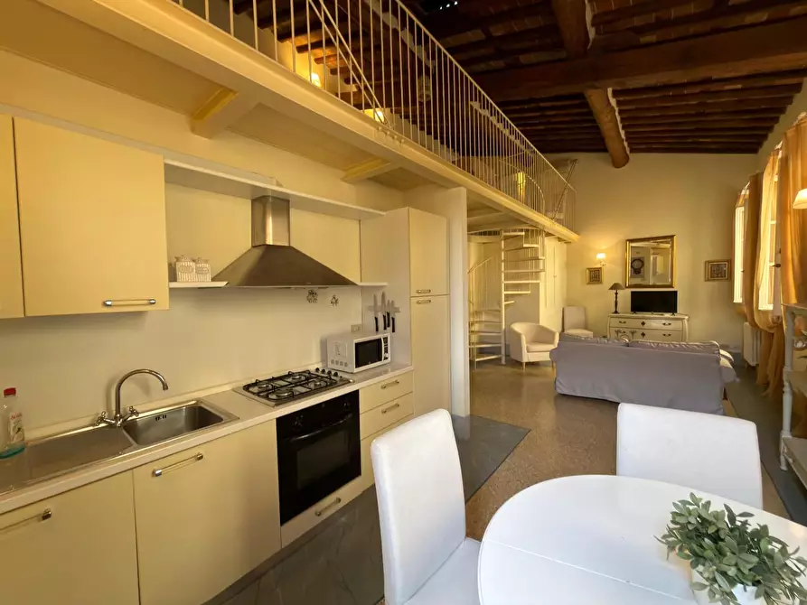 Immagine 10 di Appartamento in affitto  a Lucca