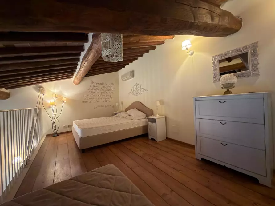 Immagine 16 di Appartamento in affitto  a Lucca