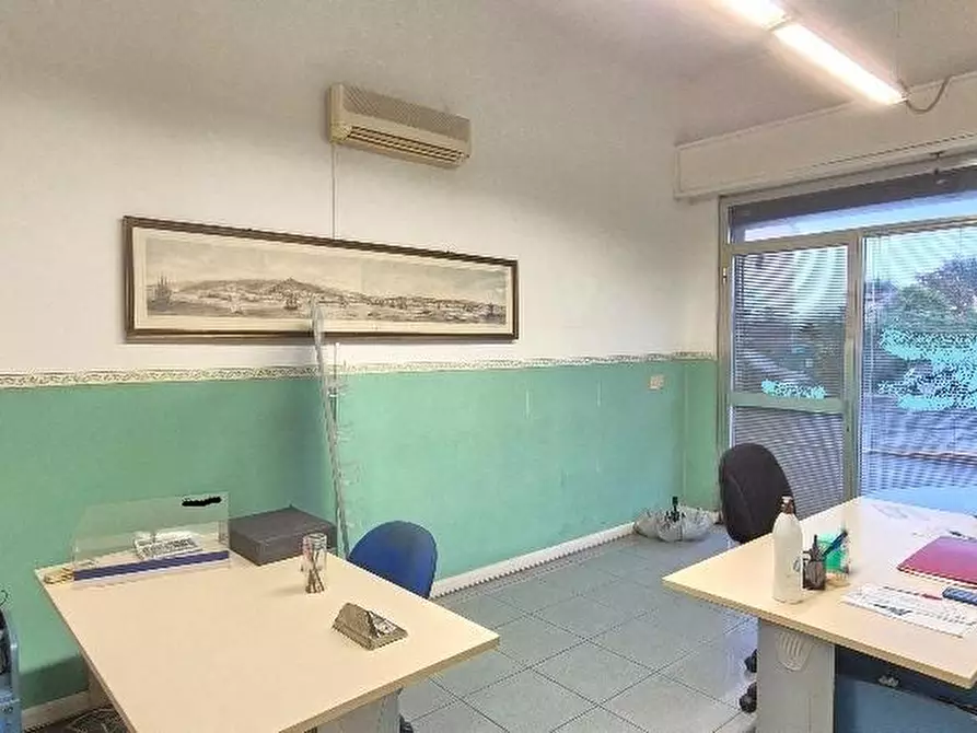 Immagine 8 di Locale commerciale in vendita  a Cascina