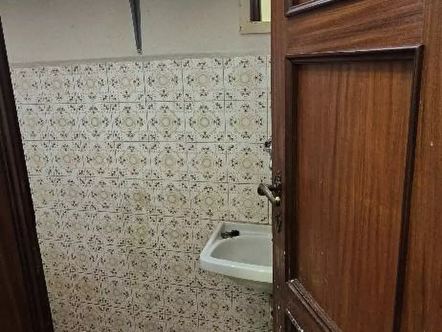 Immagine 11 di Locale commerciale in vendita  a Cascina