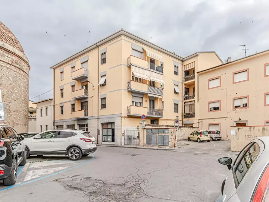 Immagine 62 di Appartamento in vendita  a Pontedera