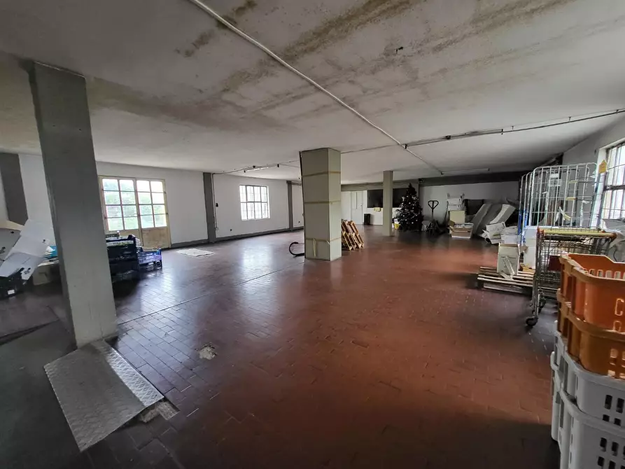 Immagine 3 di Locale commerciale in vendita  a Vicopisano