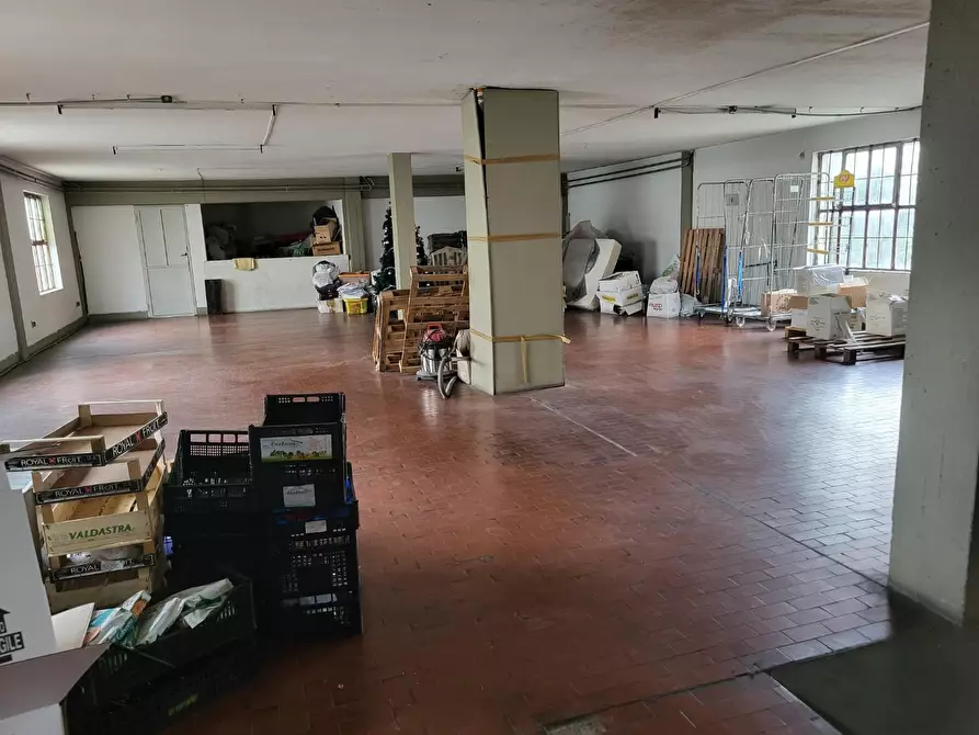 Immagine 2 di Locale commerciale in vendita  a Vicopisano