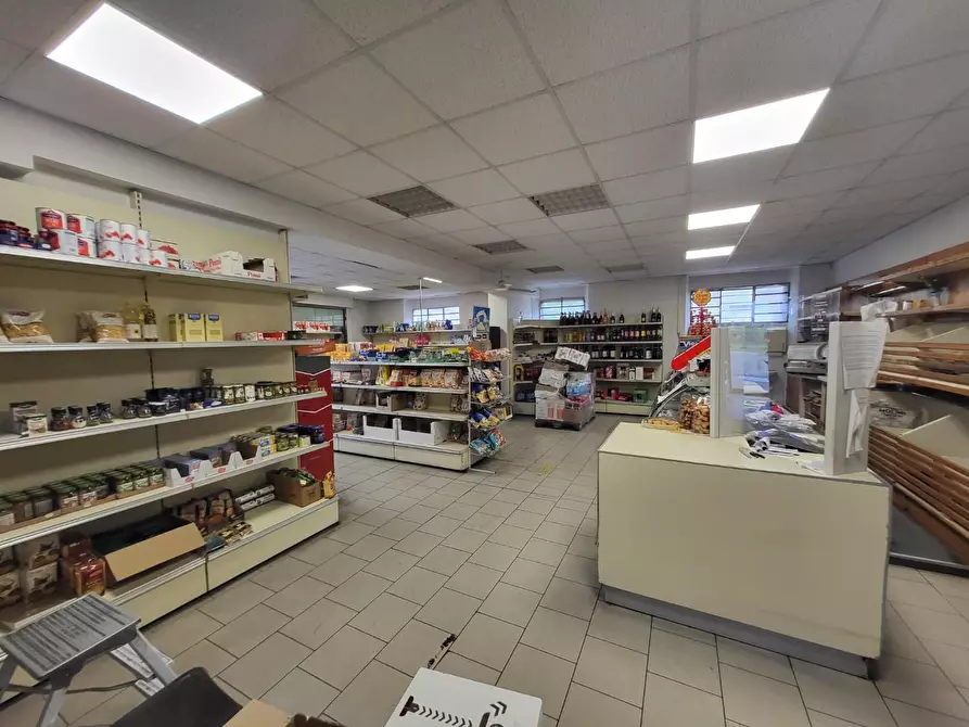 Immagine 7 di Locale commerciale in vendita  a Vicopisano