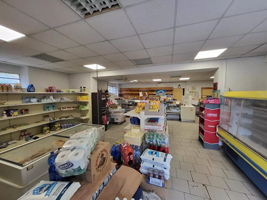 Immagine 8 di Locale commerciale in vendita  a Vicopisano