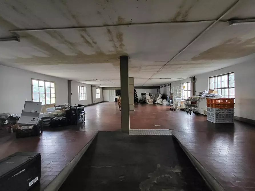 Immagine 4 di Locale commerciale in vendita  a Vicopisano