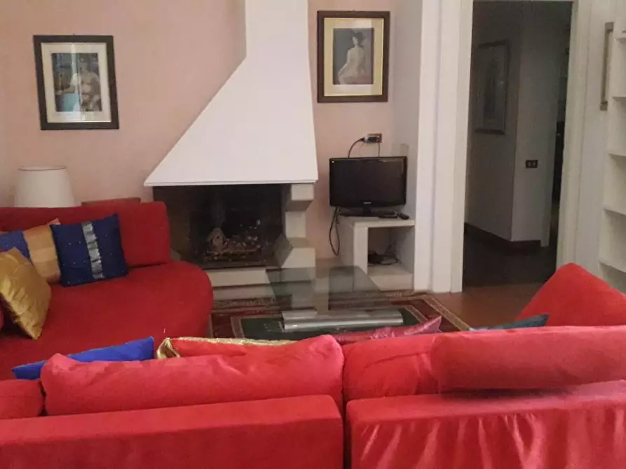 Immagine 25 di Casa semindipendente in vendita  a Massa