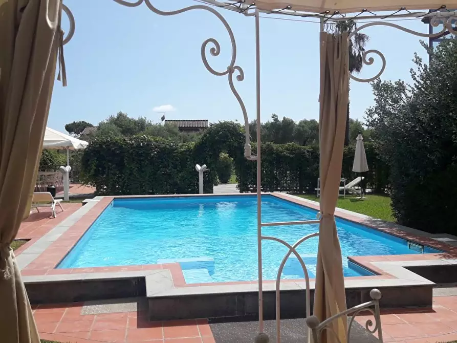 Immagine 4 di Casa semindipendente in vendita  a Massa