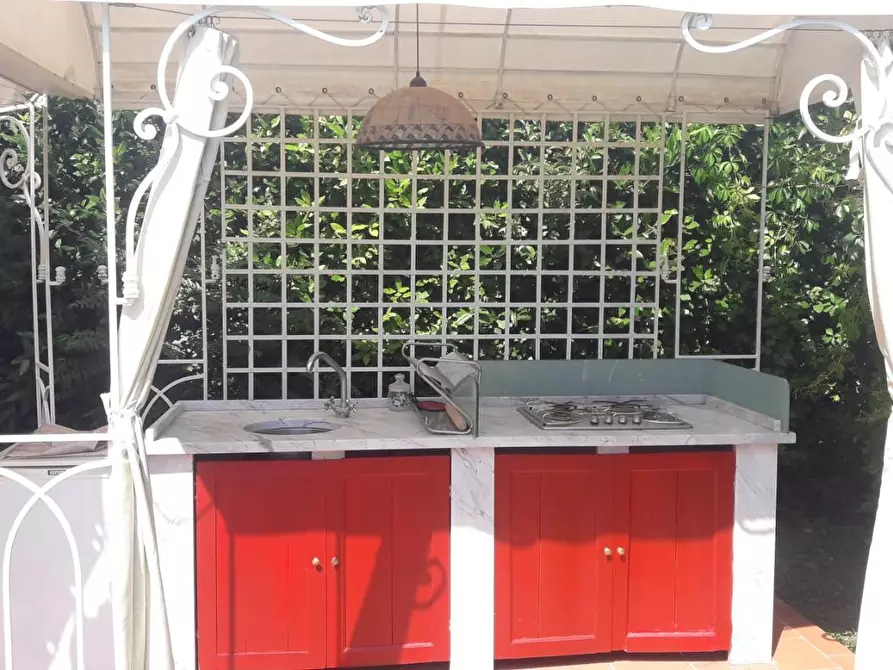 Immagine 11 di Casa semindipendente in vendita  a Massa