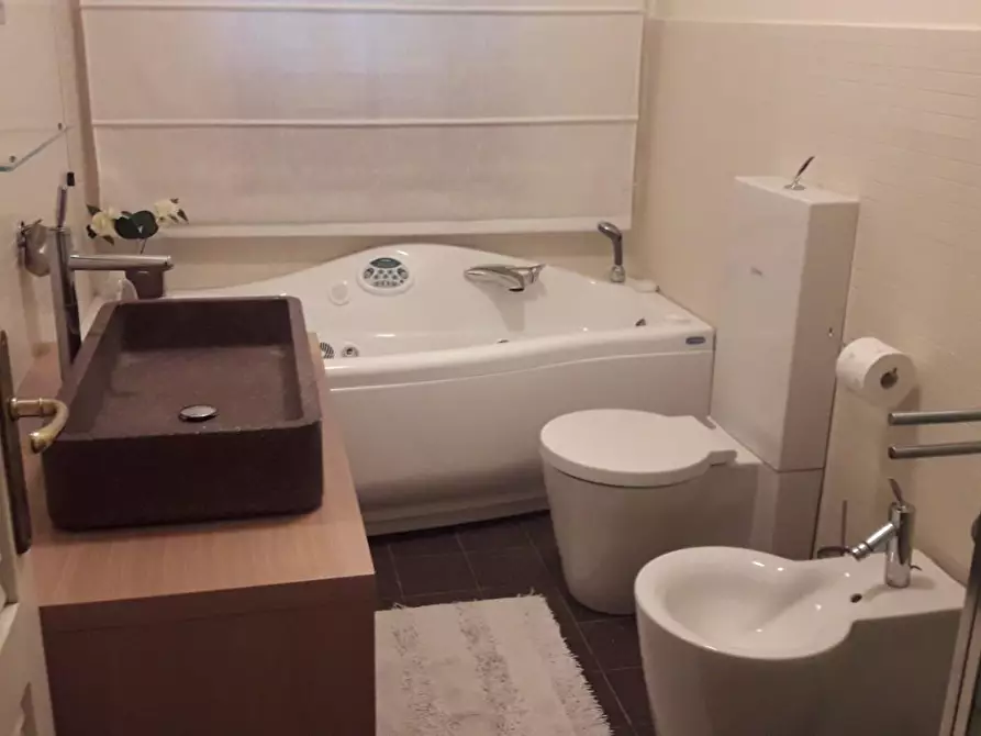 Immagine 31 di Casa semindipendente in vendita  a Massa