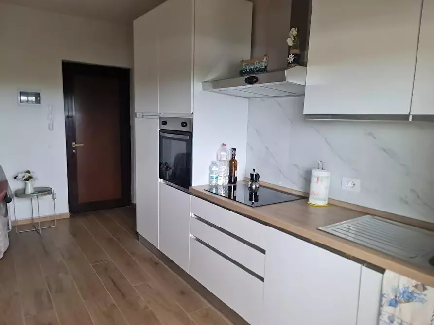 Immagine 2 di Appartamento in affitto  a Carrara