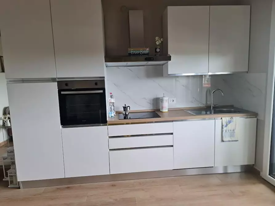 Immagine 3 di Appartamento in affitto  a Carrara