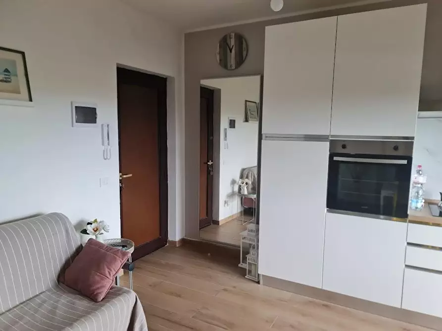 Immagine 4 di Appartamento in affitto  a Carrara