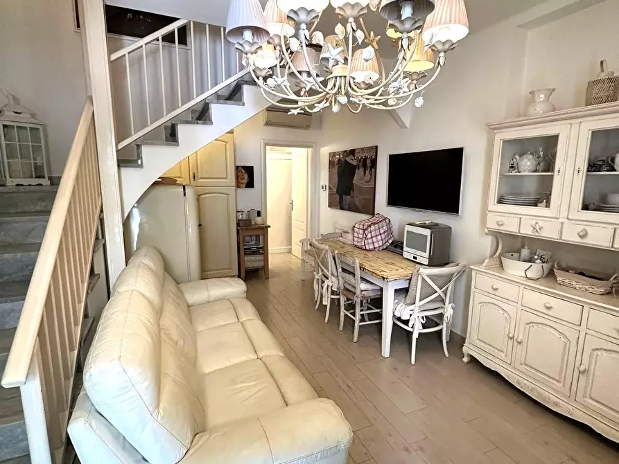 Immagine 2 di Villetta a schiera in vendita  a Forte Dei Marmi