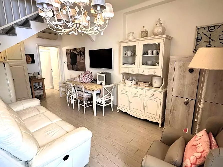 Immagine 1 di Villetta a schiera in vendita  a Forte Dei Marmi