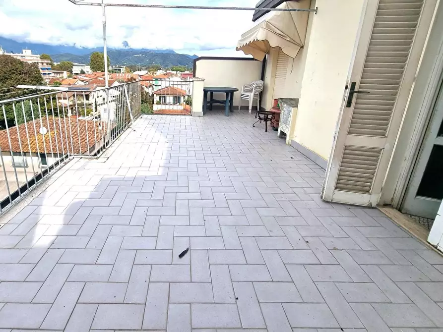 Immagine 8 di Mansarda in vendita  a Viareggio
