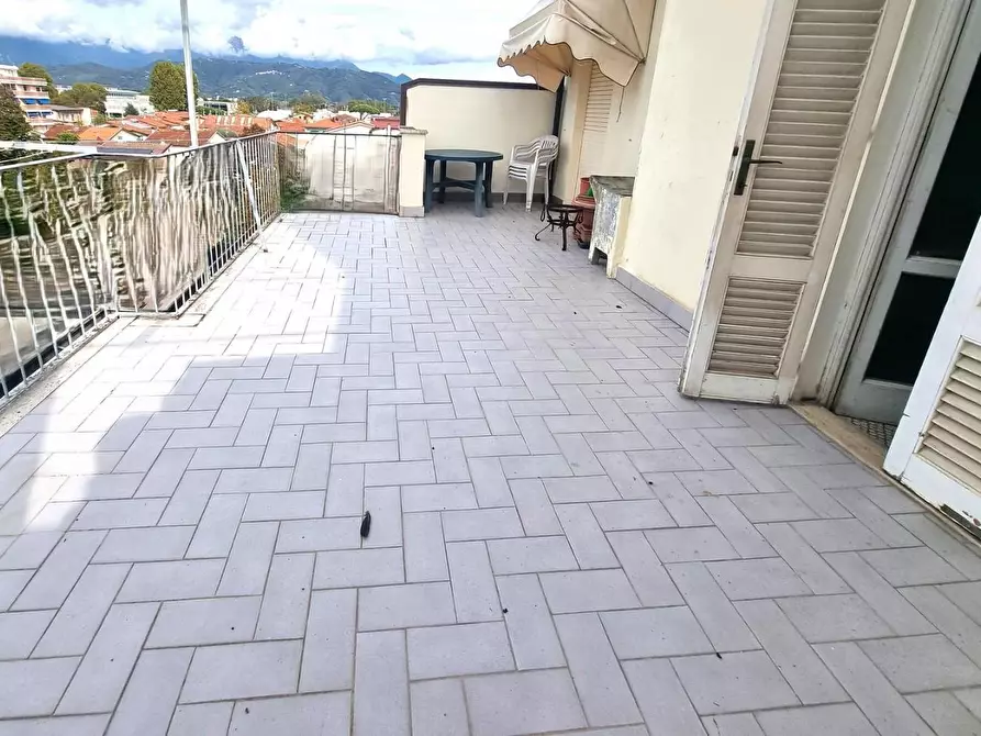 Immagine 3 di Mansarda in vendita  a Viareggio