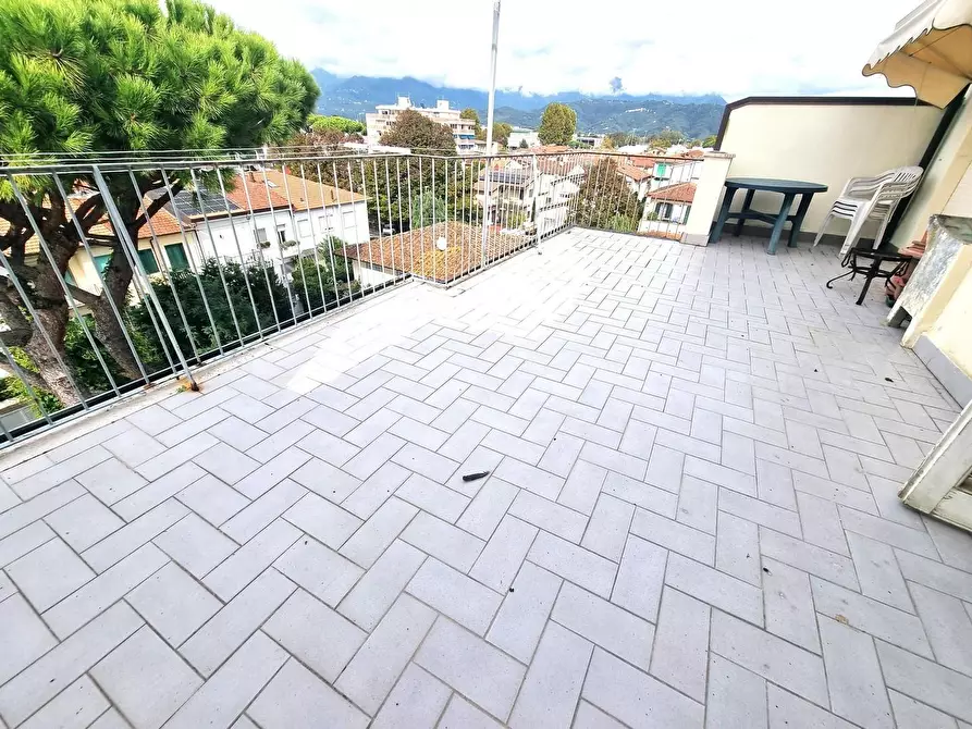 Immagine 4 di Mansarda in vendita  a Viareggio