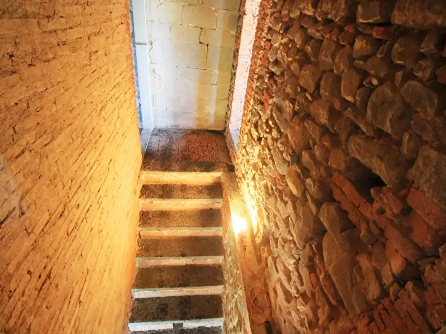 Immagine 9 di Casa colonica in vendita  a Buggiano