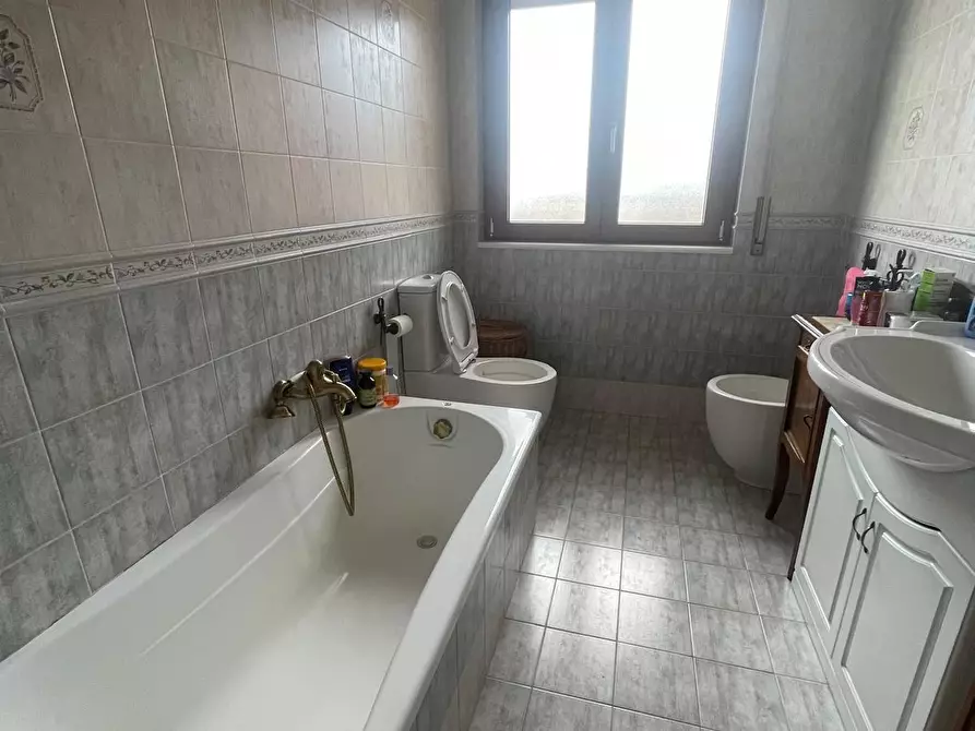 Immagine 16 di Mansarda in vendita  a Carrara