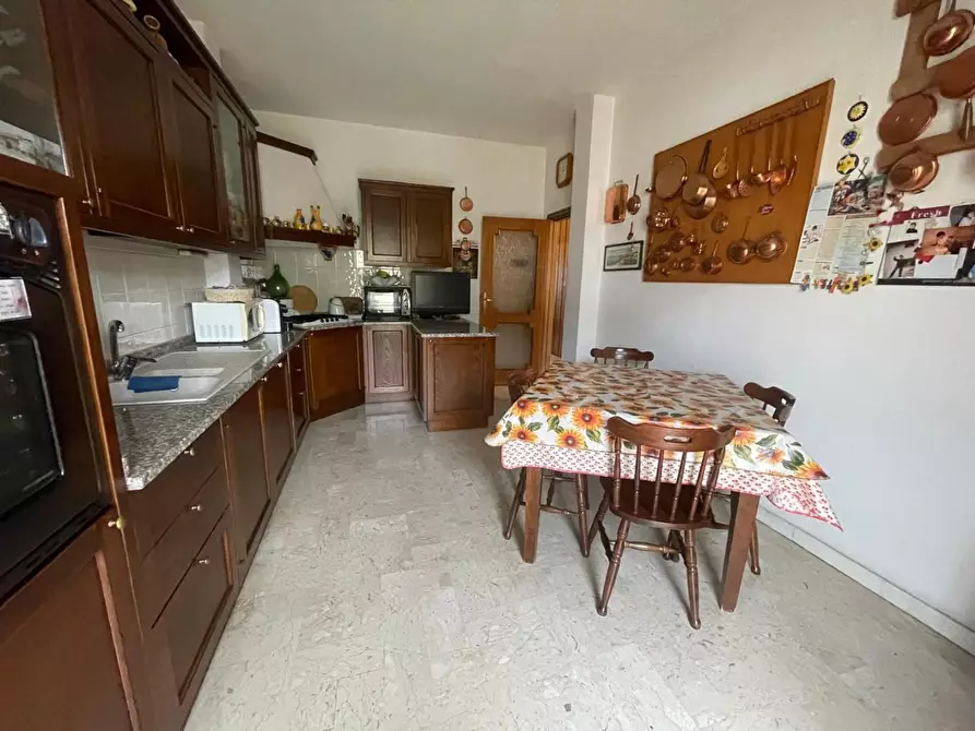 Immagine 10 di Mansarda in vendita  a Carrara