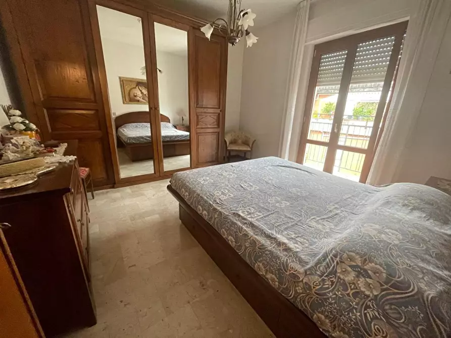 Immagine 2 di Mansarda in vendita  a Carrara