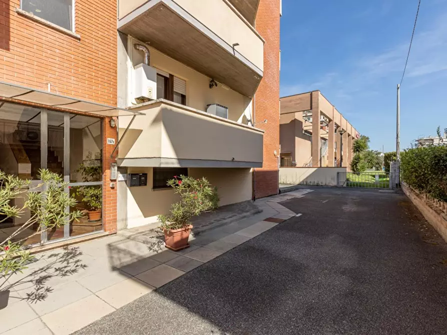 Immagine 11 di Appartamento in vendita  a Pisa