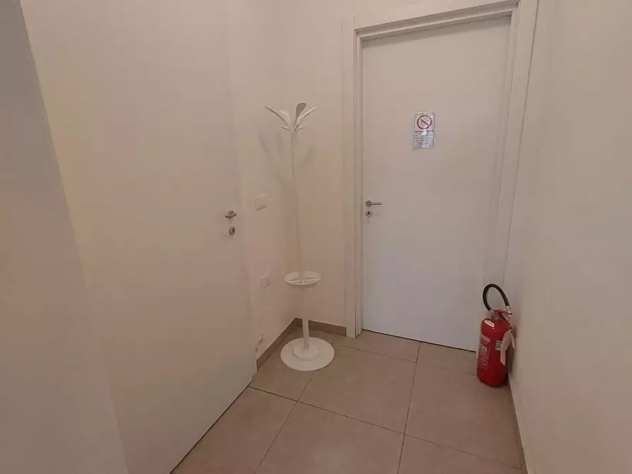 Immagine 15 di Ufficio in affitto  a Pontedera