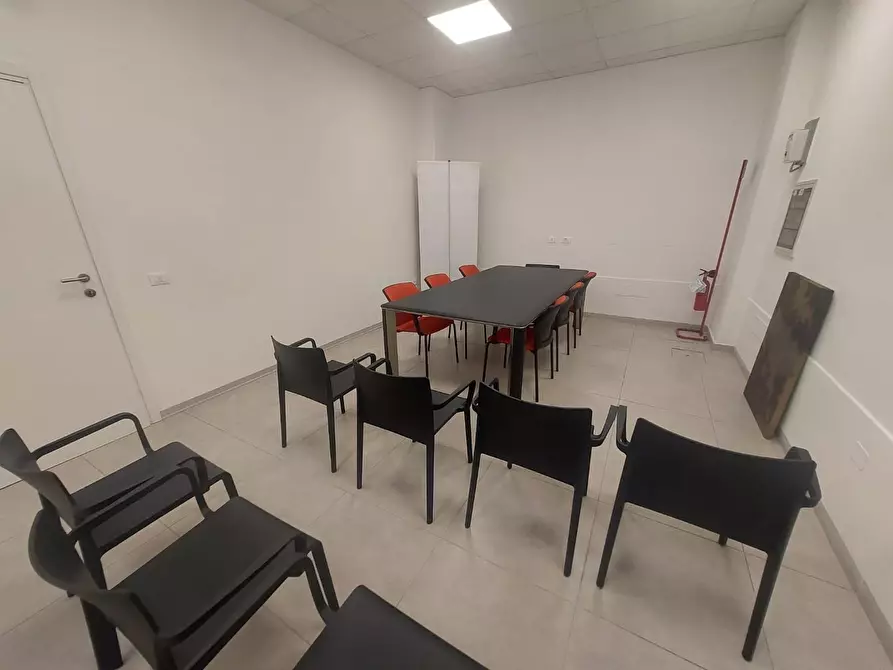 Immagine 14 di Ufficio in affitto  a Pontedera