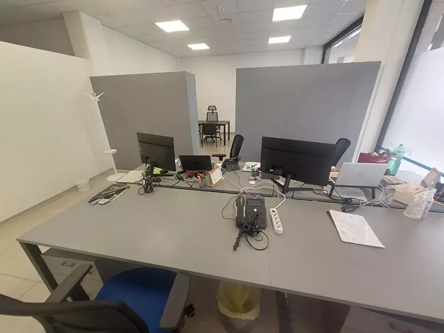 Immagine 4 di Ufficio in affitto  a Pontedera