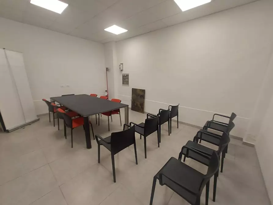 Immagine 13 di Ufficio in affitto  a Pontedera