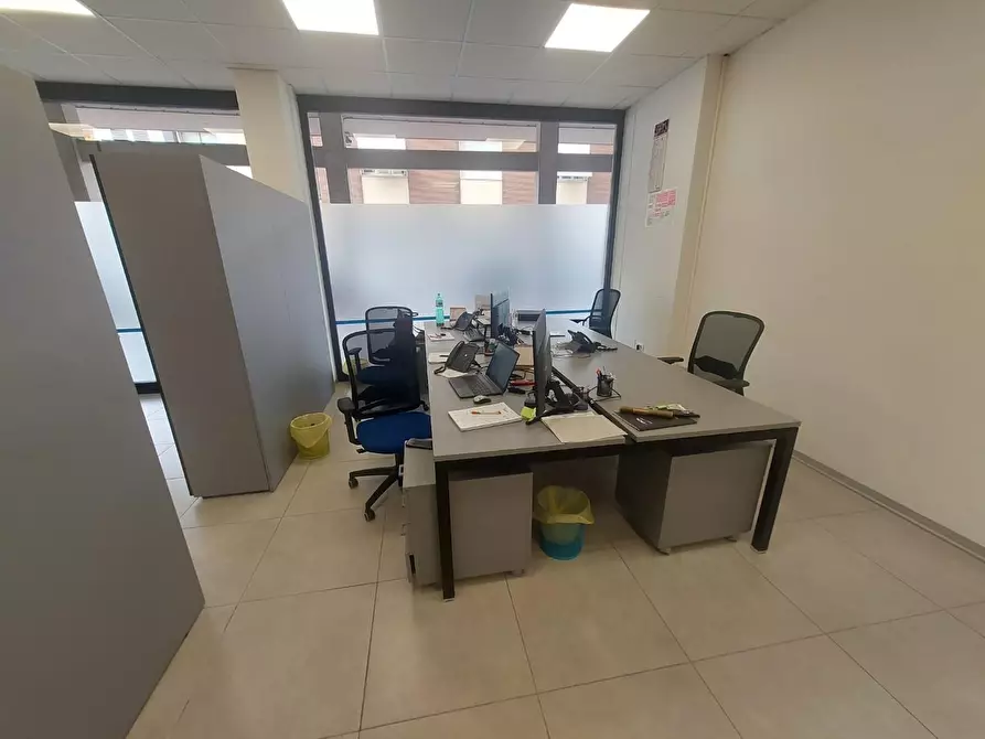 Immagine 3 di Ufficio in affitto  a Pontedera