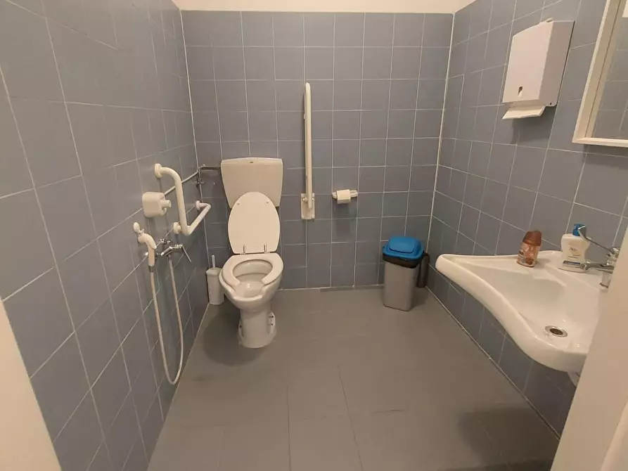 Immagine 18 di Ufficio in affitto  a Pontedera