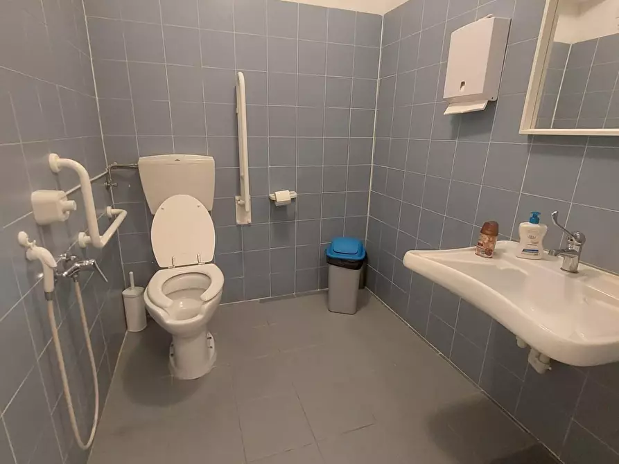 Immagine 16 di Ufficio in affitto  a Pontedera