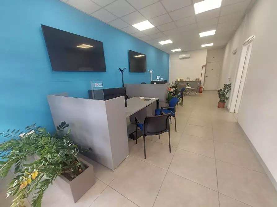 Immagine 2 di Ufficio in affitto  a Pontedera