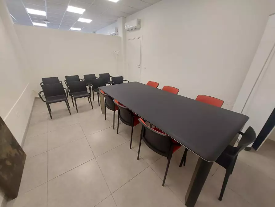 Immagine 12 di Ufficio in affitto  a Pontedera