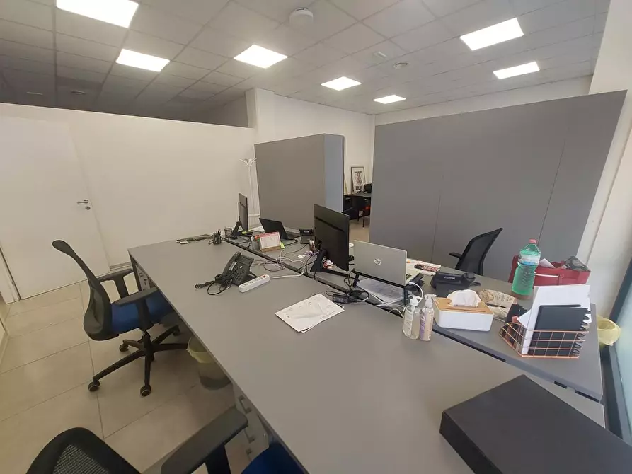 Immagine 5 di Ufficio in affitto  a Pontedera