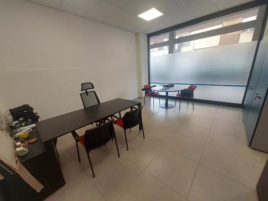 Immagine 9 di Ufficio in affitto  a Pontedera