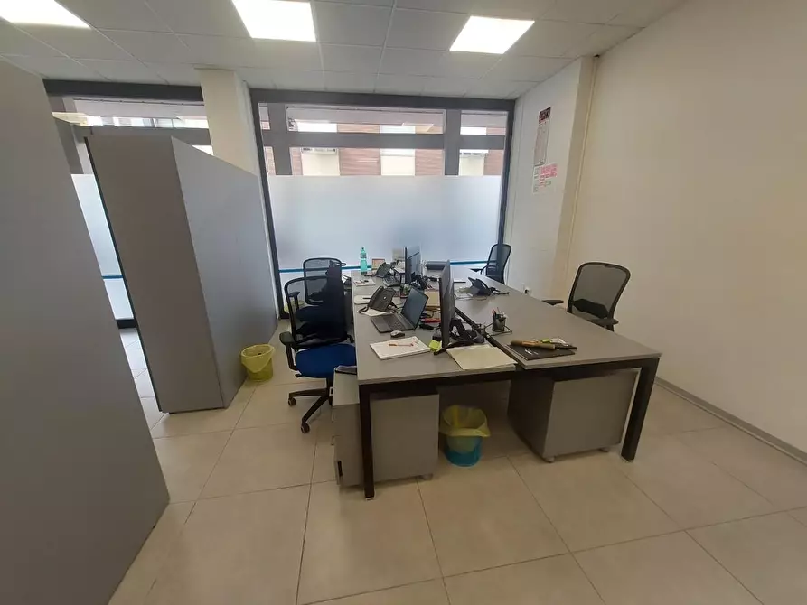 Immagine 8 di Ufficio in affitto  a Pontedera