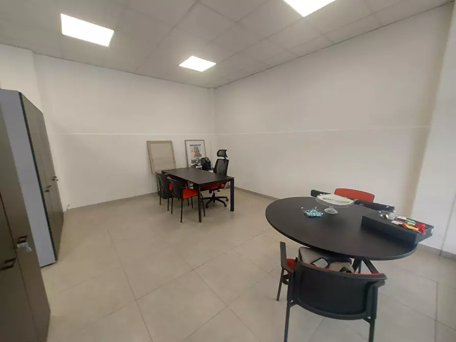 Immagine 10 di Ufficio in affitto  a Pontedera