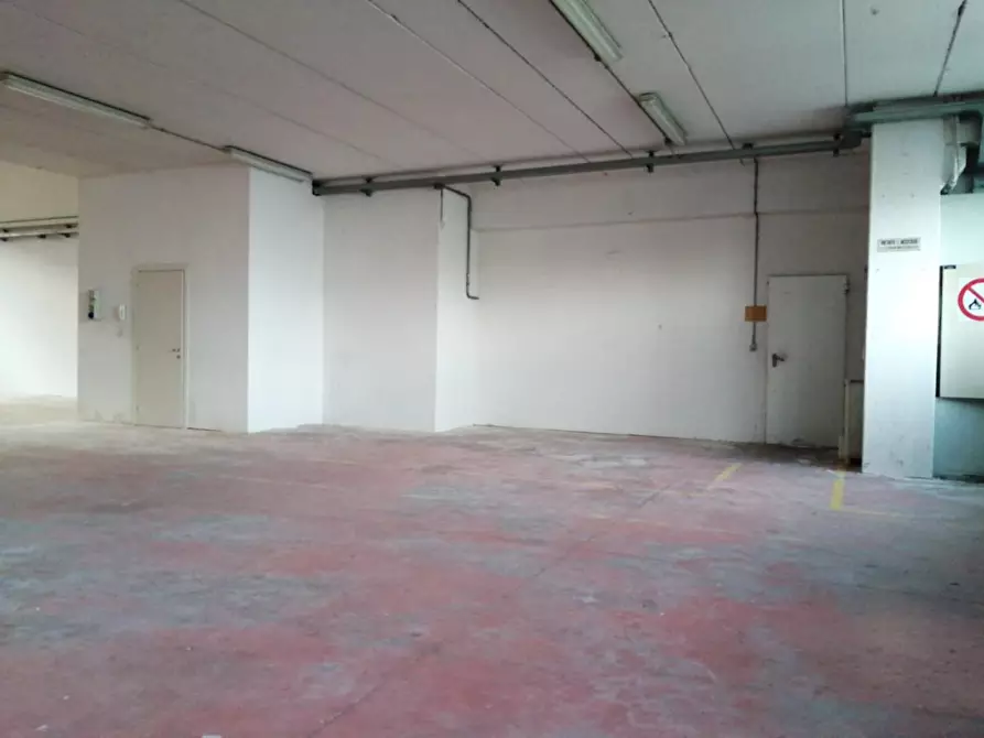 Immagine 1 di Capannone industriale in affitto  a Cascina