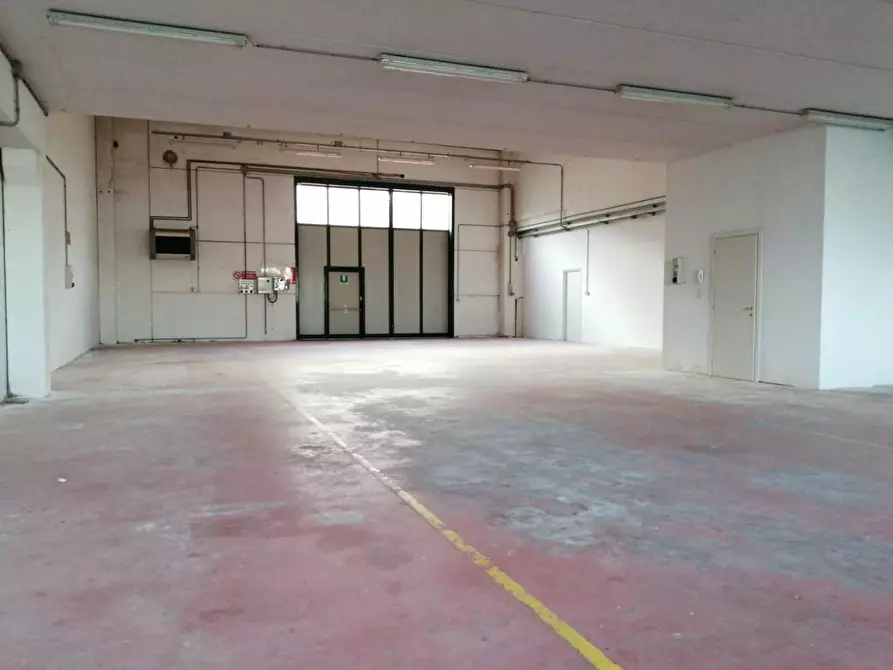 Immagine 4 di Capannone industriale in affitto  a Cascina