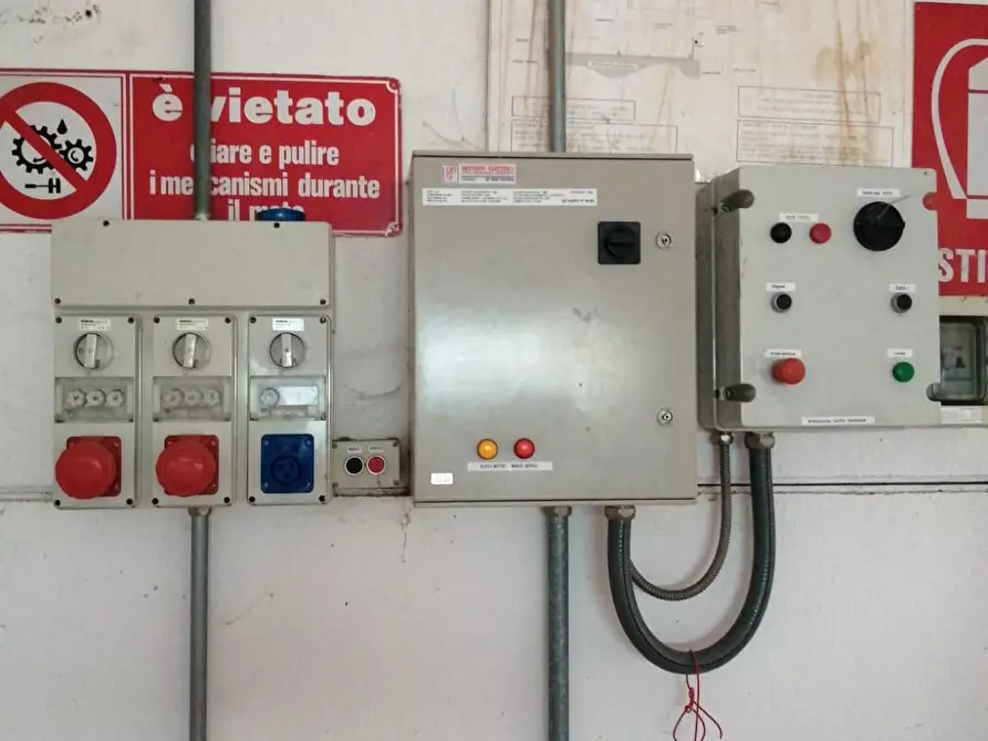 Immagine 8 di Capannone industriale in affitto  a Cascina