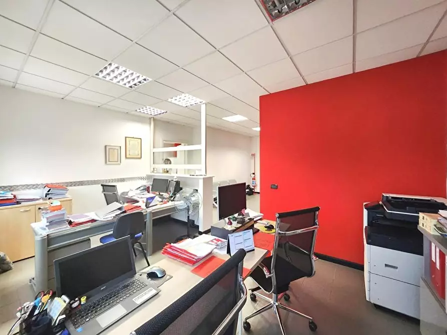 Immagine 3 di Ufficio in vendita  a Capannori