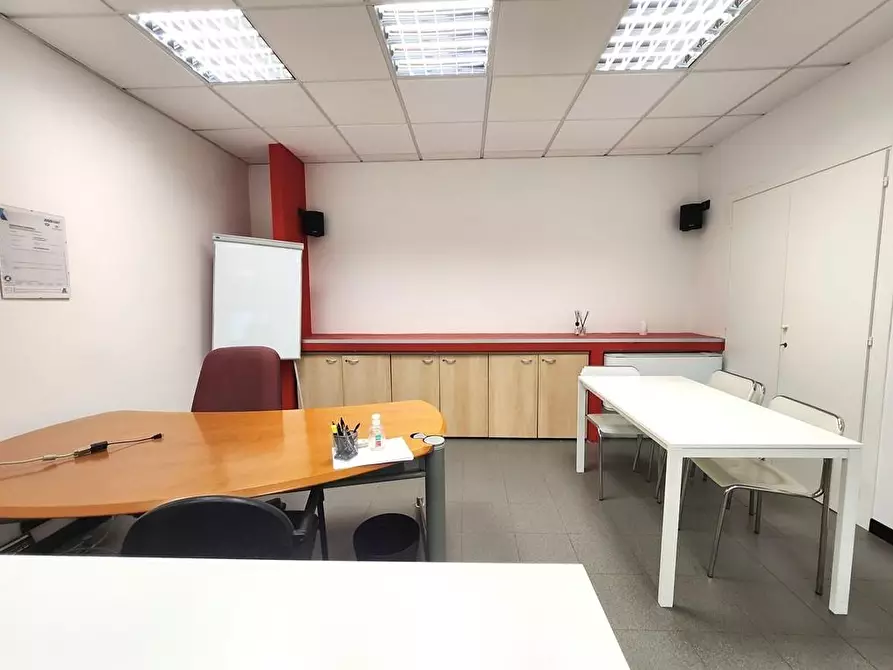 Immagine 9 di Ufficio in vendita  a Capannori