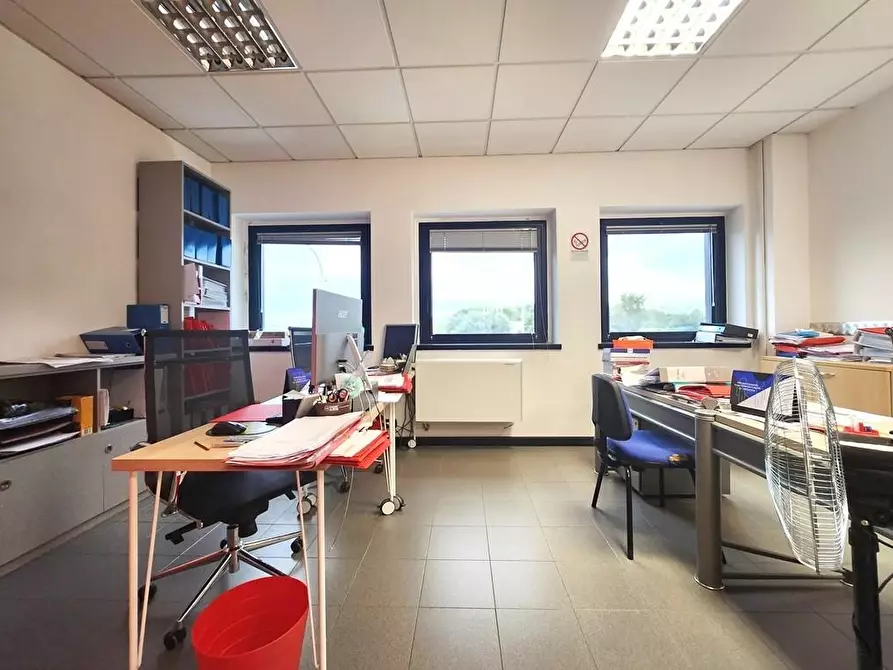 Immagine 4 di Ufficio in vendita  a Capannori